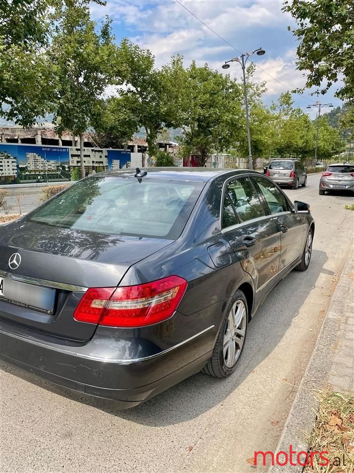 2009' Mercedes-Benz E 200 photo #3