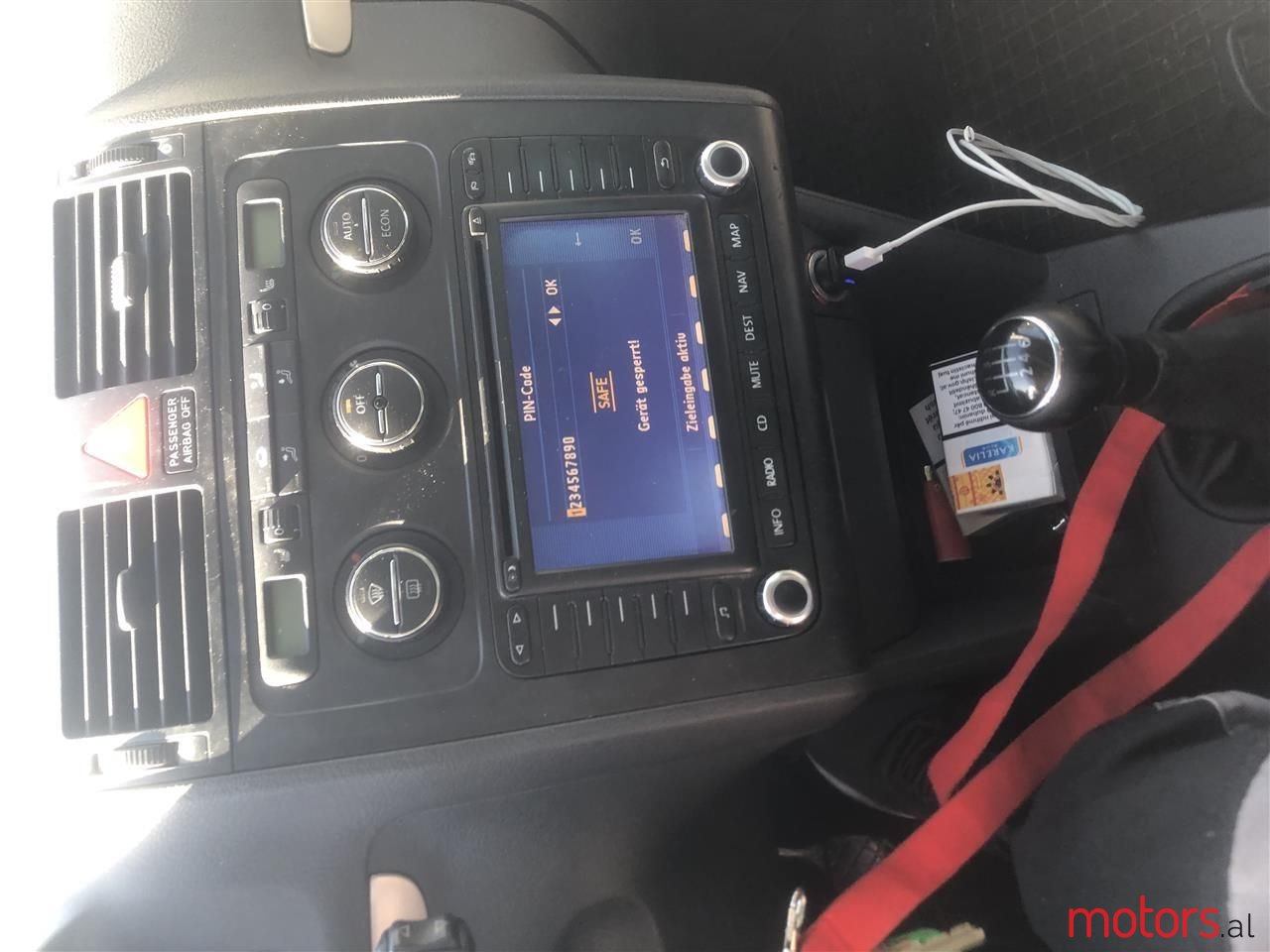 2005' Volkswagen Touran photo #2