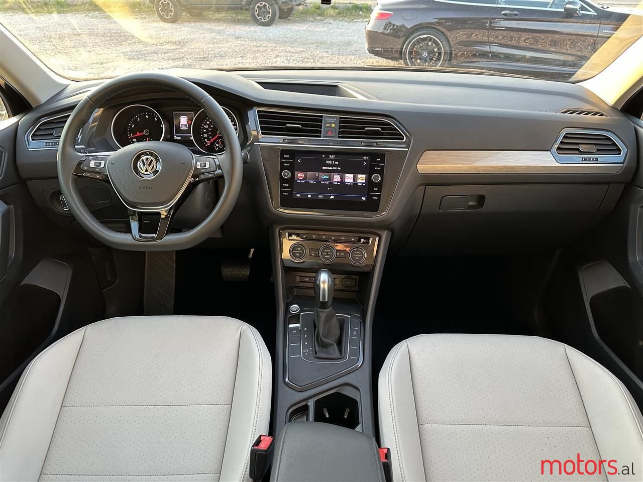 2020' Volkswagen Tiguan photo #6