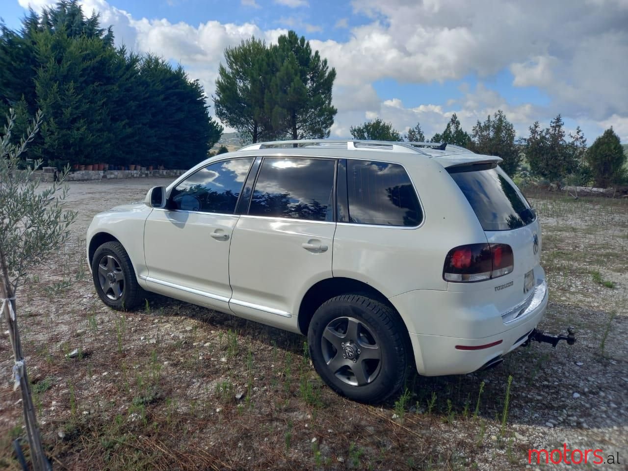 2010' Volkswagen Touareg photo #3