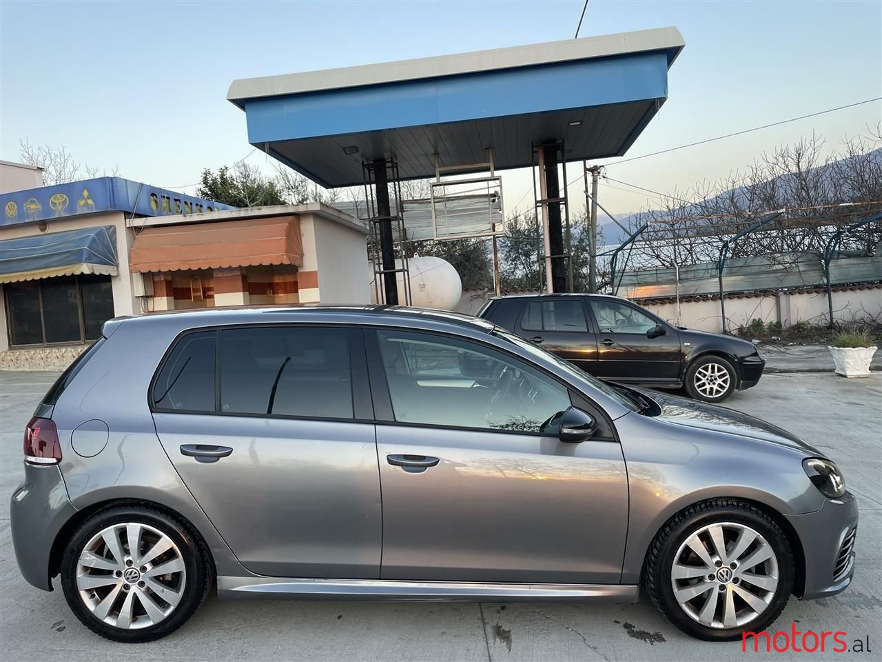 2011' Volkswagen Golf photo #2