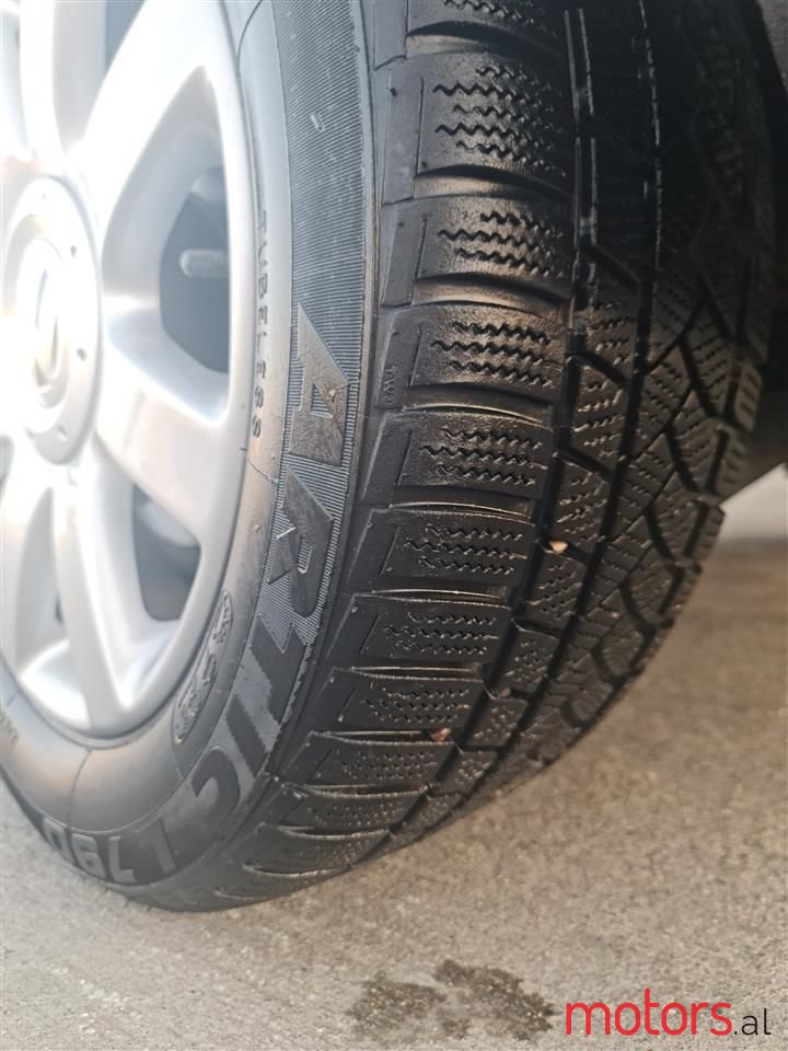 2007' Volkswagen Touran photo #2