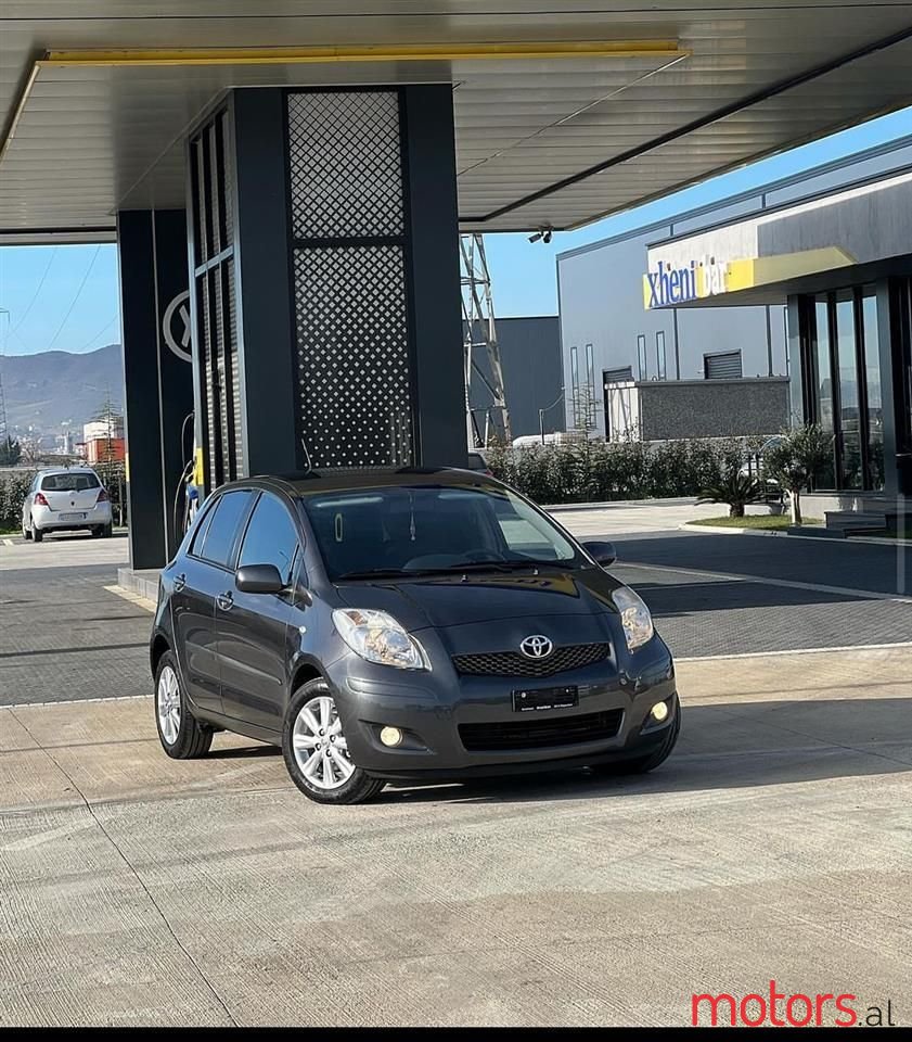 2010' Toyota Yaris photo #2