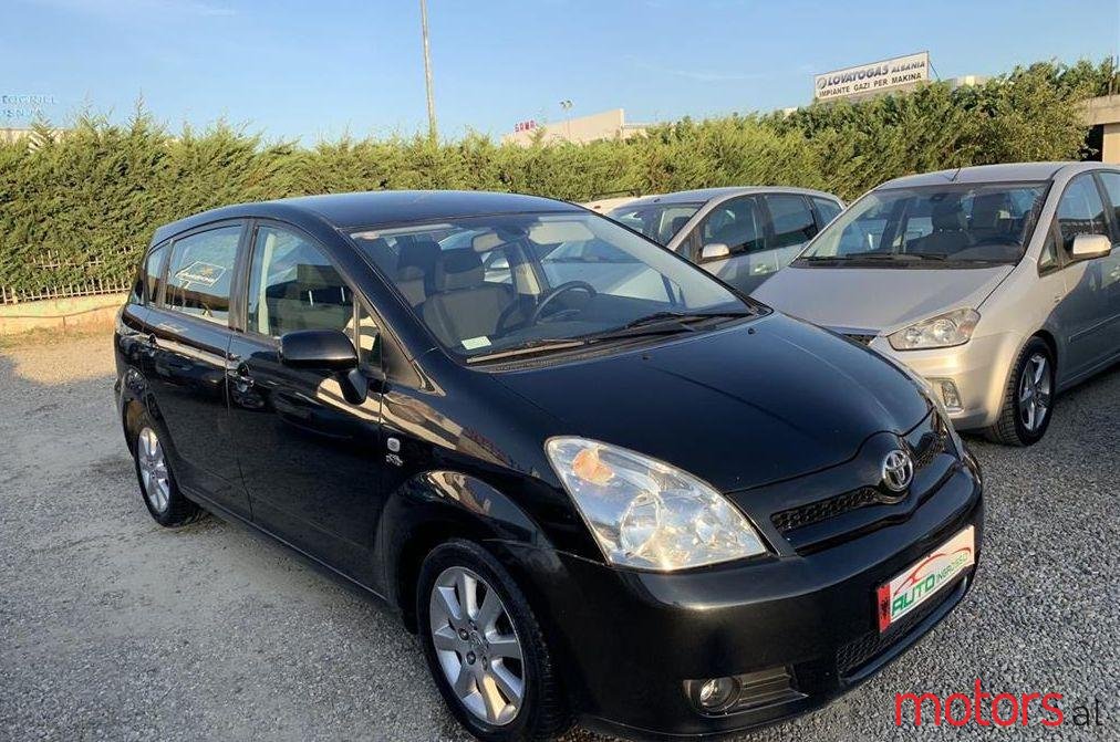 2004' Toyota Corolla Verso photo #1