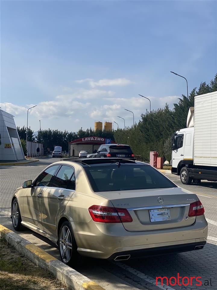 2011' Mercedes-Benz E 350 photo #2