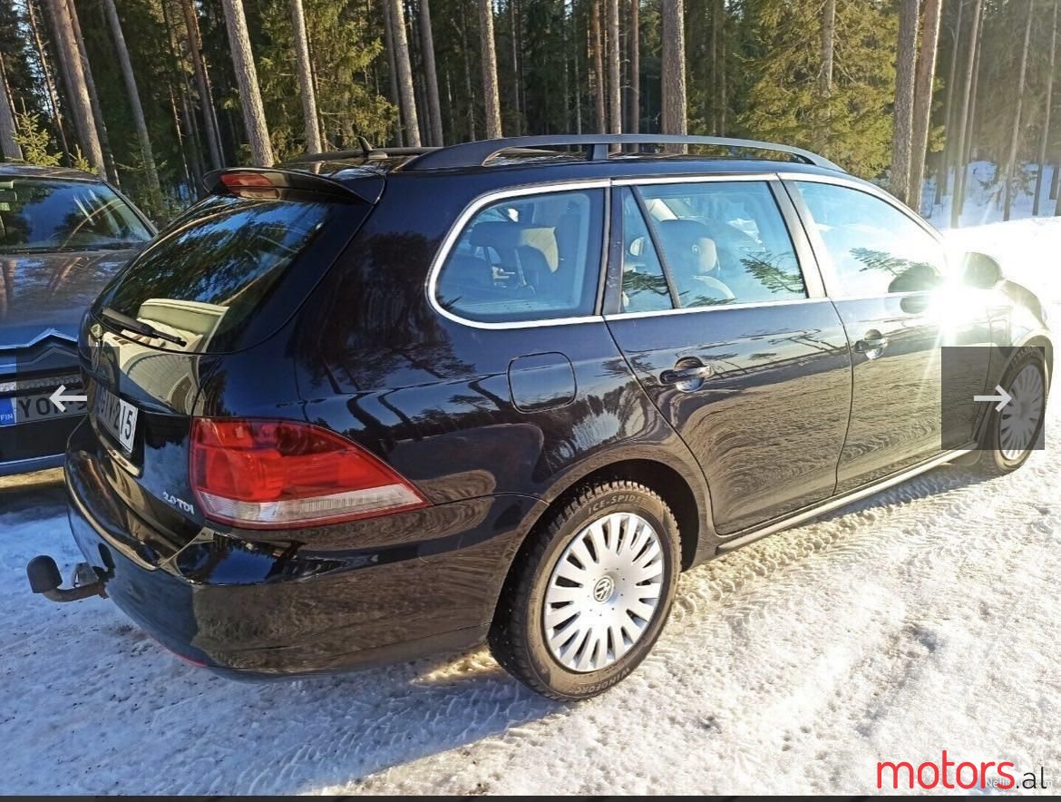 2010' Volkswagen Golf photo #2