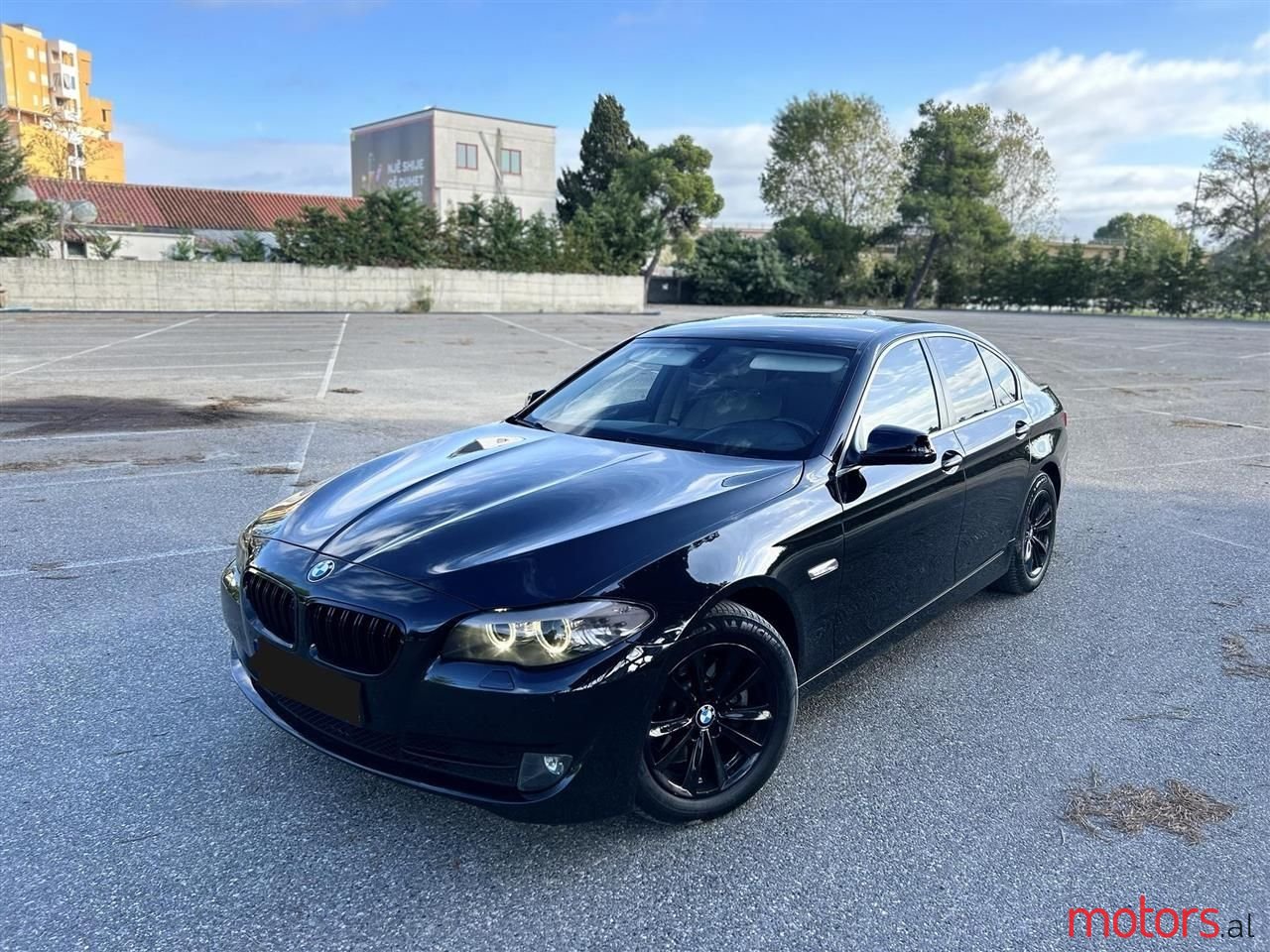 2011' BMW 520 photo #1