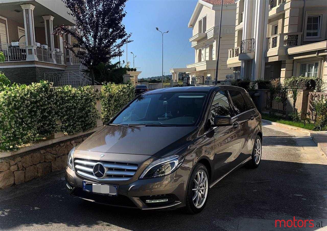 2013' Mercedes-Benz B 200 photo #1