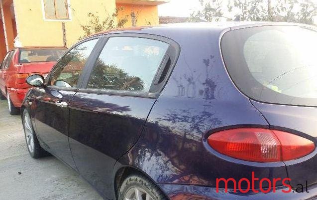 2002' Alfa Romeo Alfa 147 photo #2