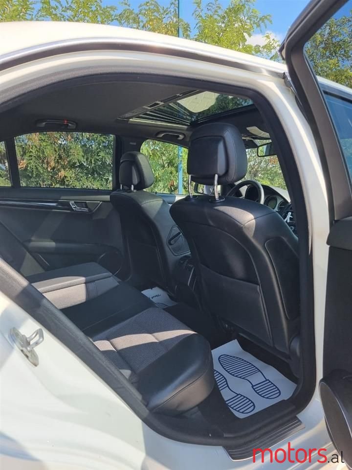 2008' Mercedes-Benz 220 photo #6