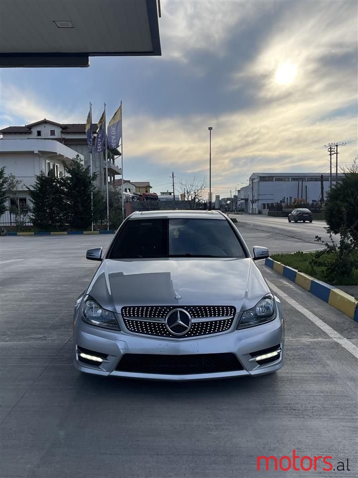 2012' Mercedes-Benz C 300 photo #1