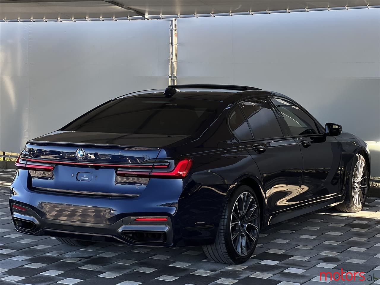 2020' BMW 750 photo #6