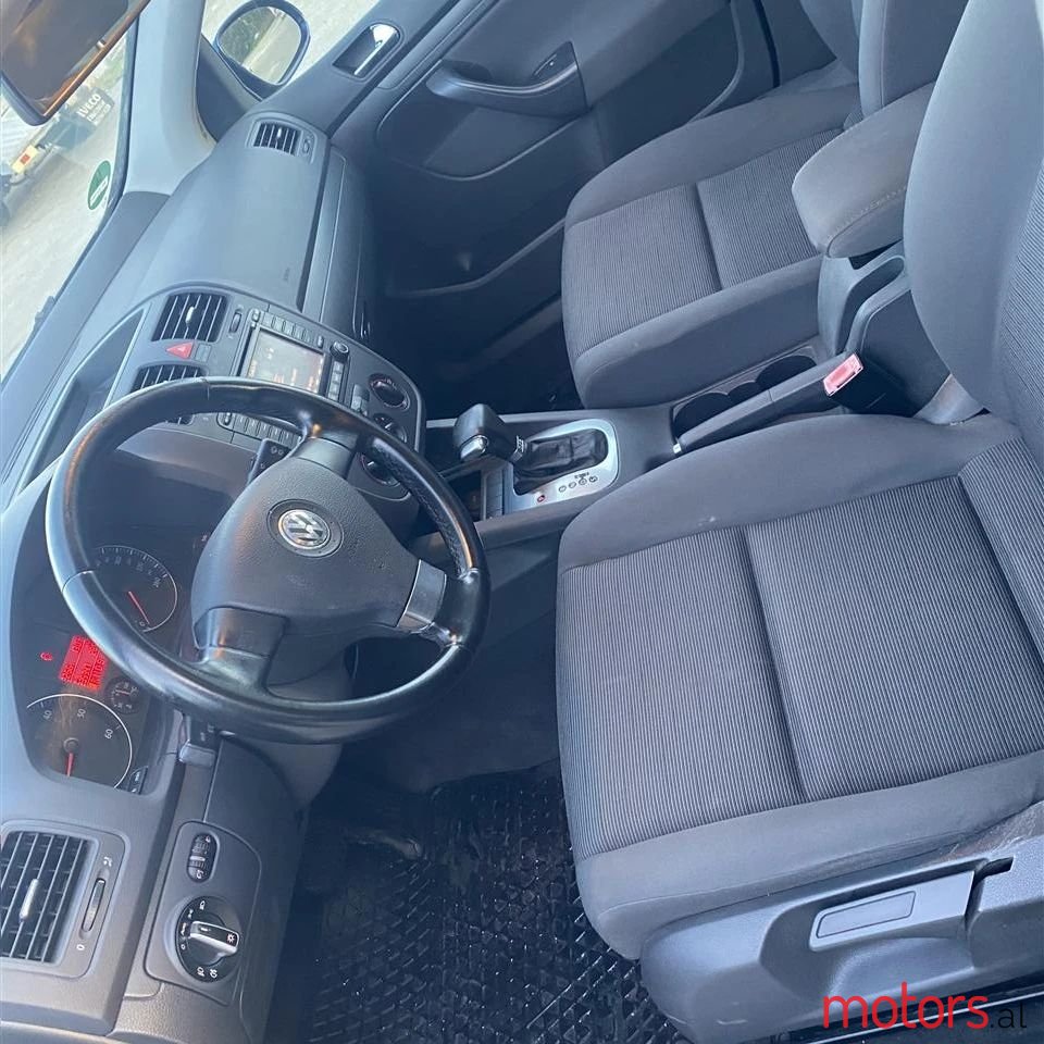 2005' Volkswagen Golf photo #6