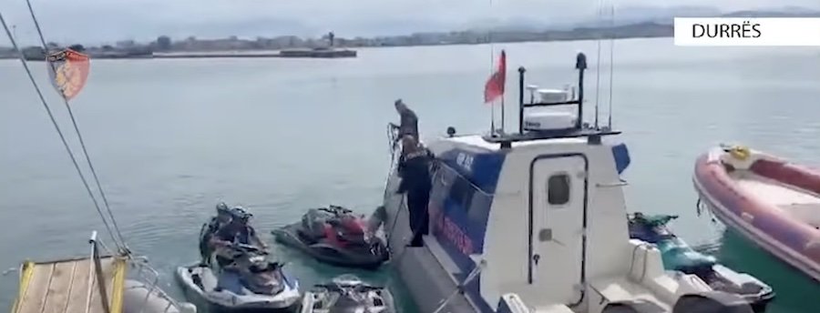 Policia Kufitare kontrolle në vijën bregdetare/ Bllokohen 2 Jet Ski, ndëshkohen drejtuesit e mjeteve