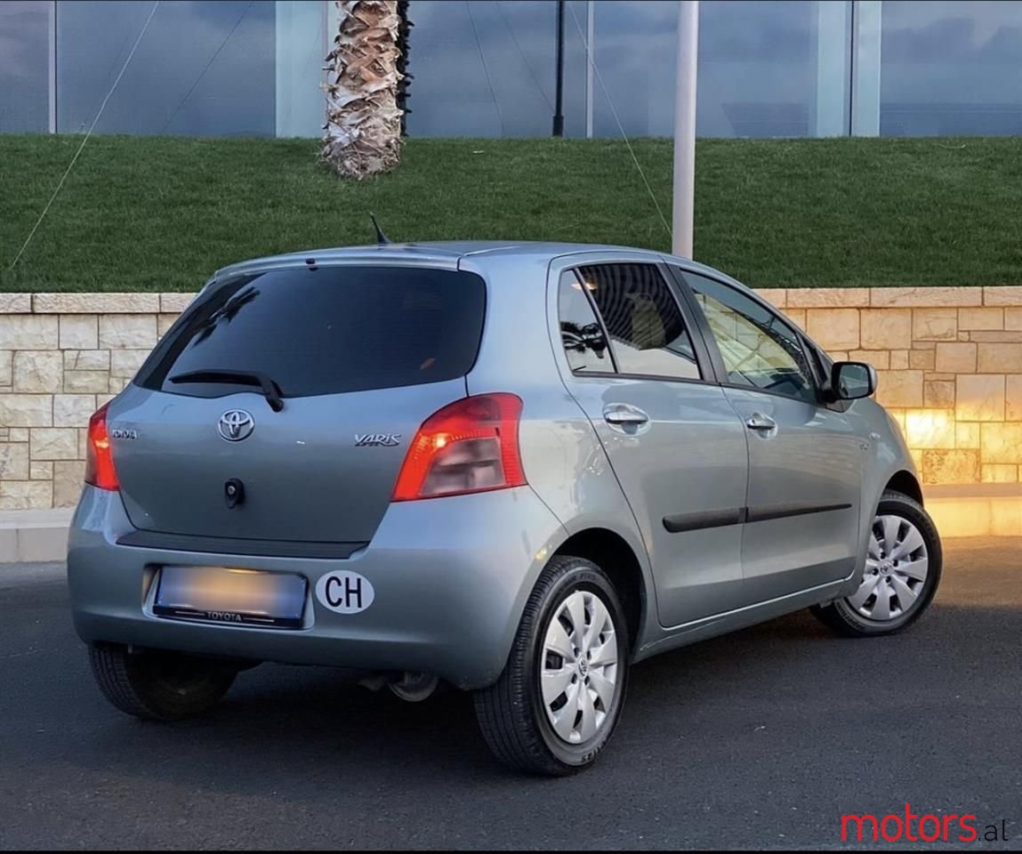 2008' Toyota Yaris photo #5