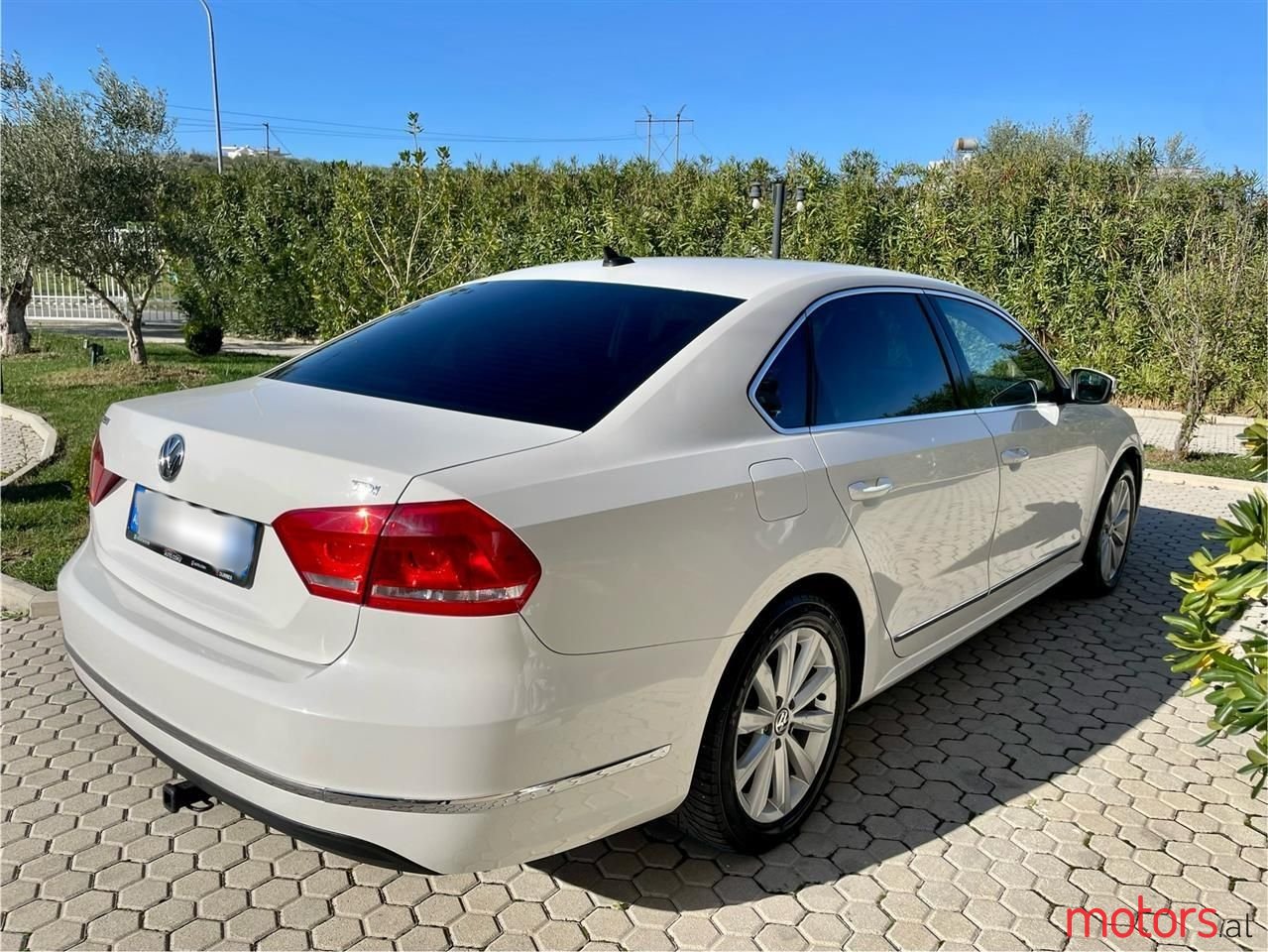 2013' Volkswagen Passat photo #1