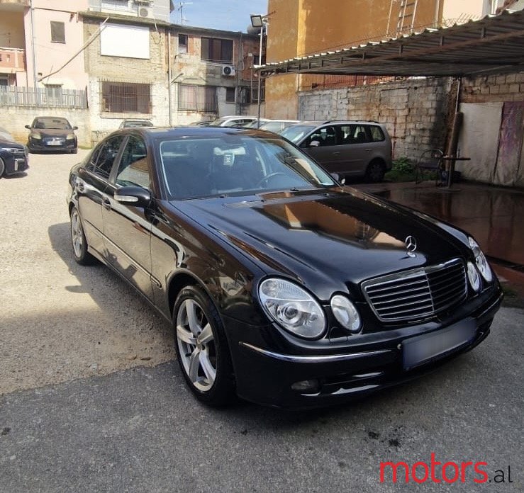 2005' Mercedes-Benz E 220 photo #2