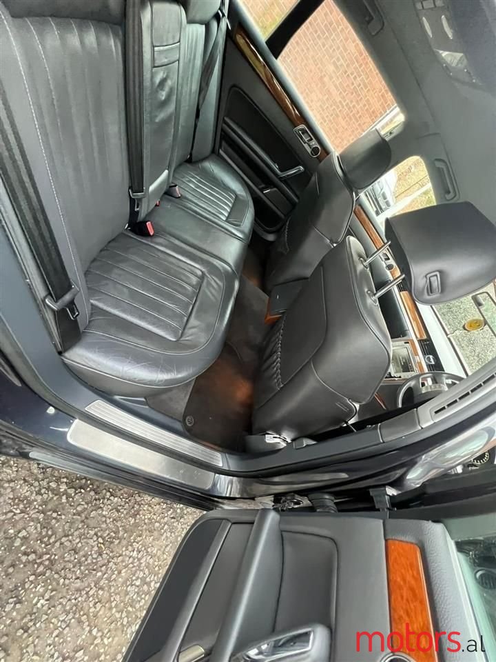 2013' Volkswagen Phaeton photo #4