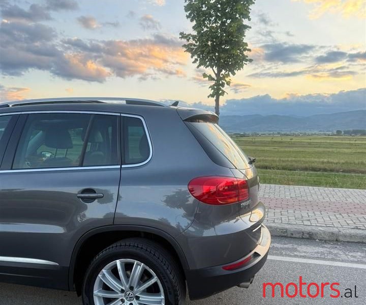 2013' Volkswagen Tiguan photo #3