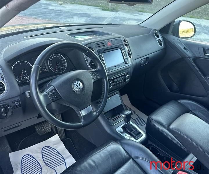 2010' Volkswagen Tiguan photo #3