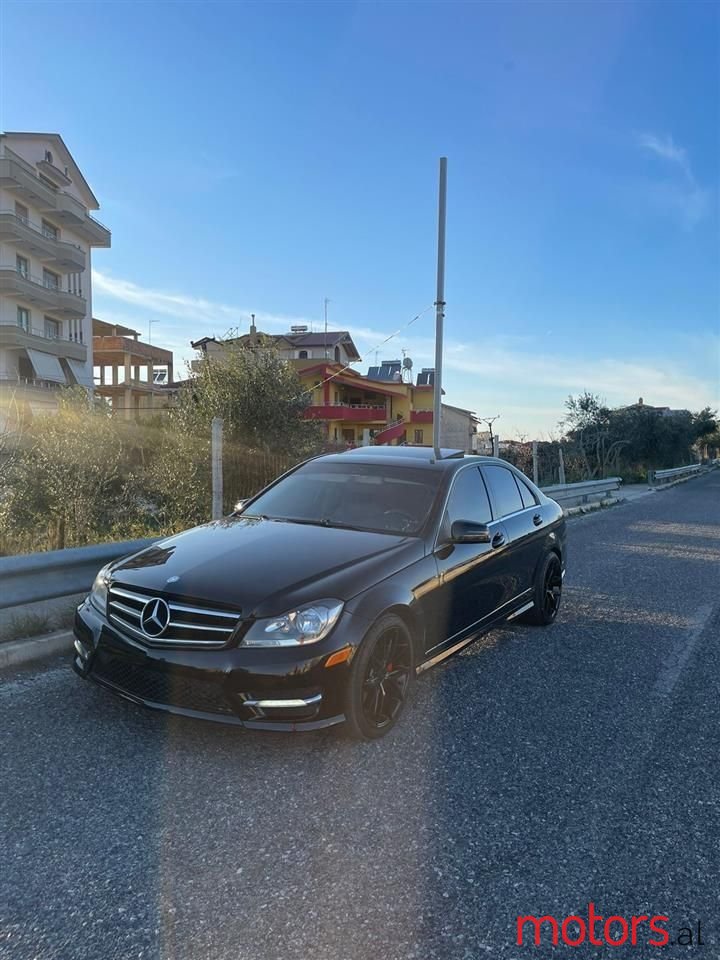 2012' Mercedes-Benz C 300 photo #4