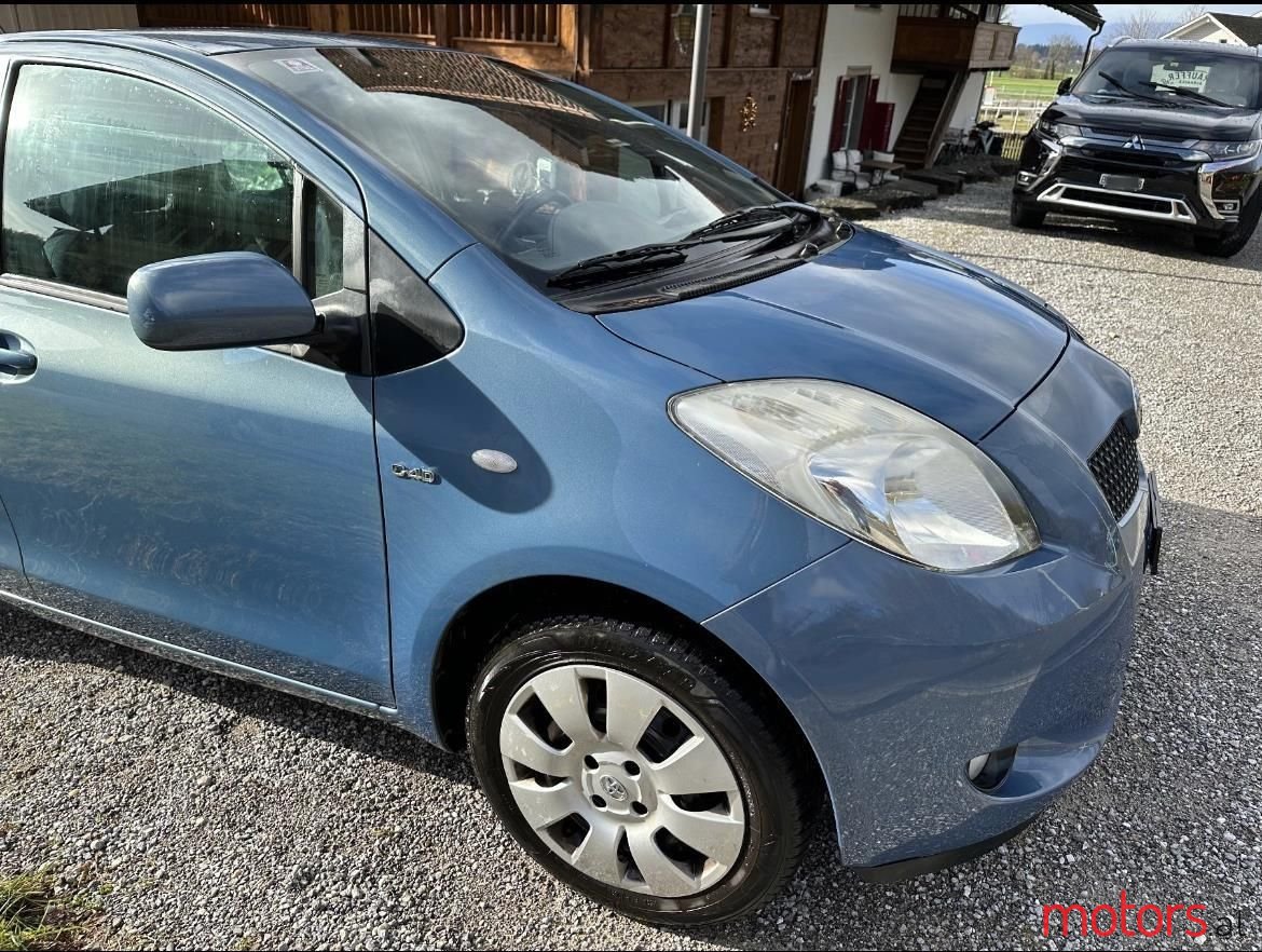 2008' Toyota Yaris photo #3