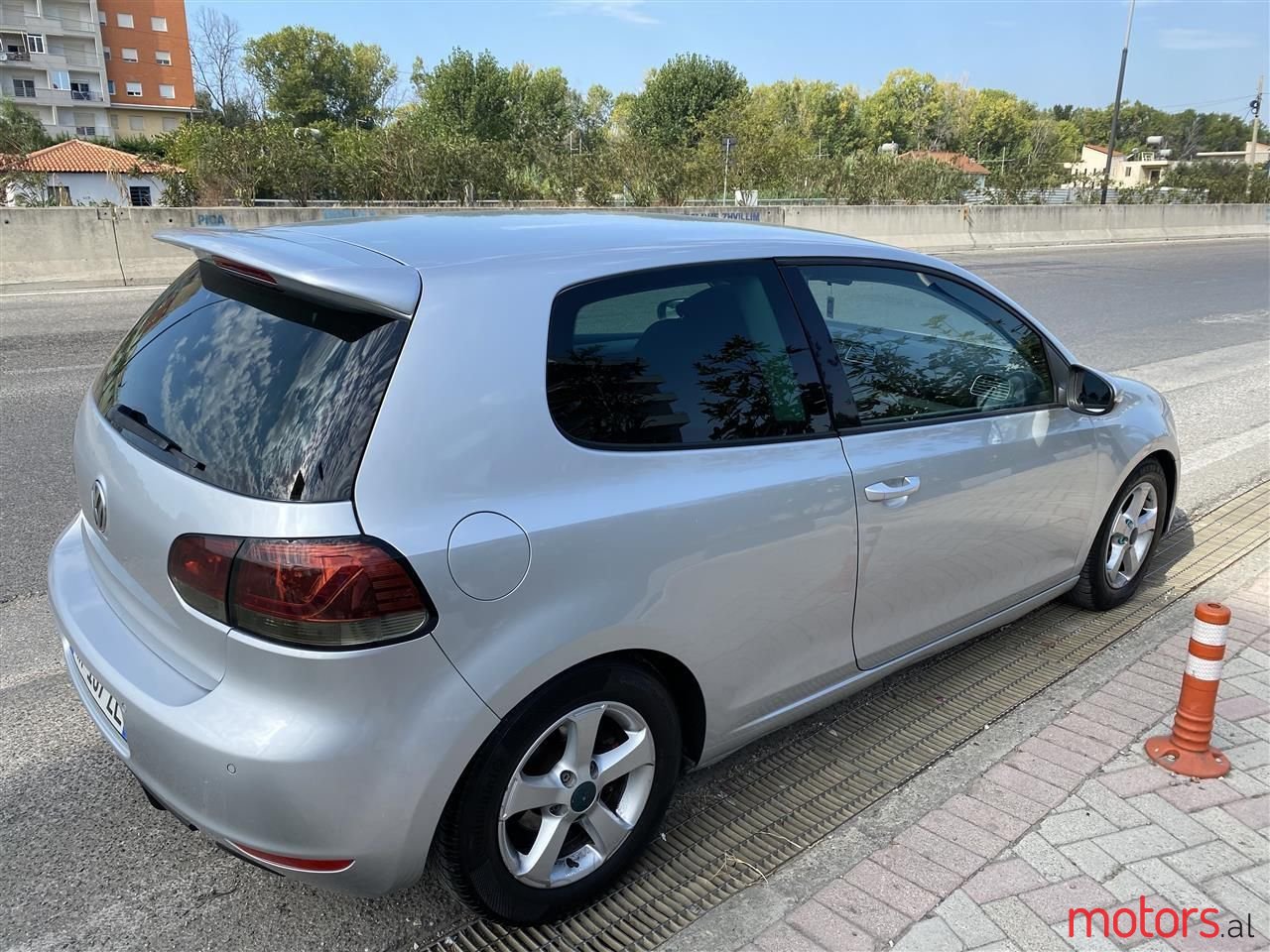2009' Volkswagen Golf photo #4