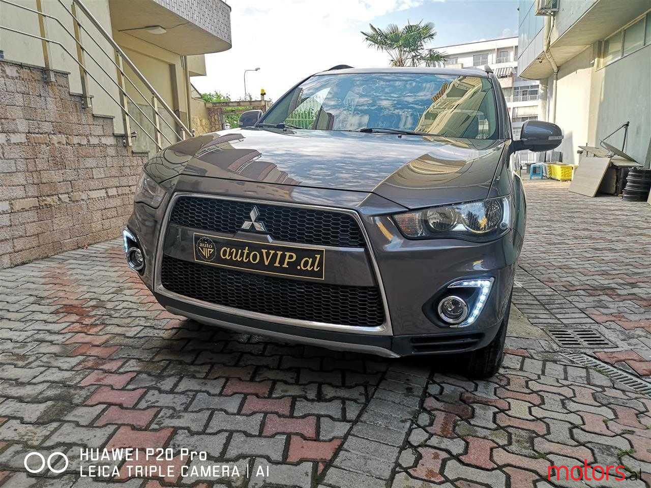 2013' Mitsubishi Outlander photo #6