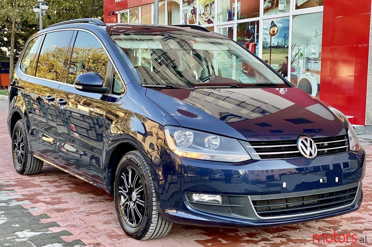 2011' Volkswagen Sharan photo #1