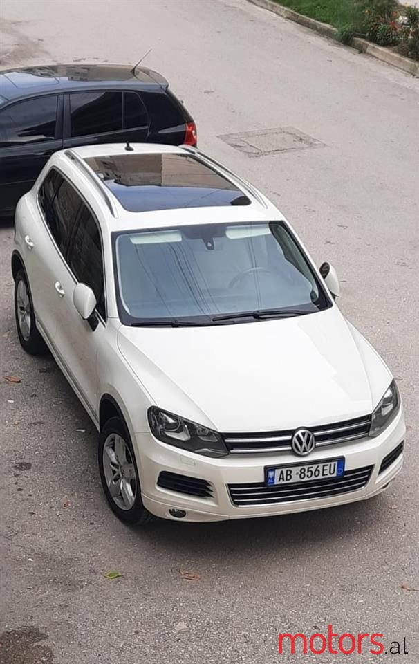 2013' Volkswagen Touareg photo #5