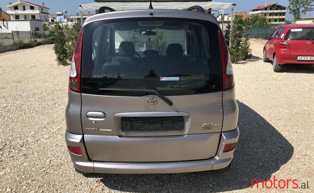 2004' Toyota Yaris photo #1