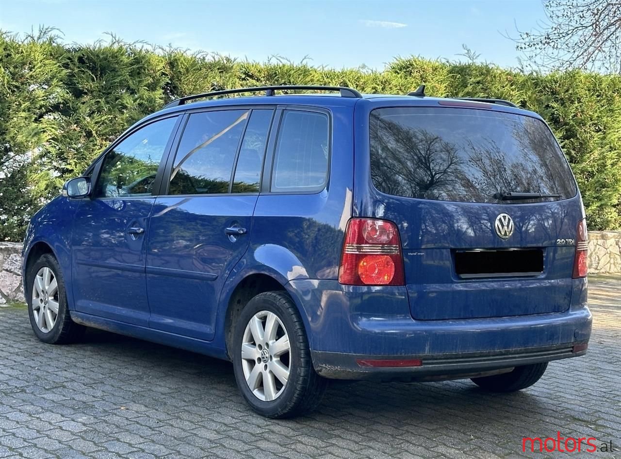 2007' Volkswagen Touran photo #6