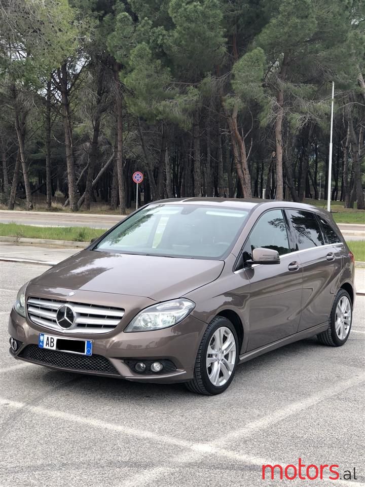 2013' Mercedes-Benz B 180 photo #1