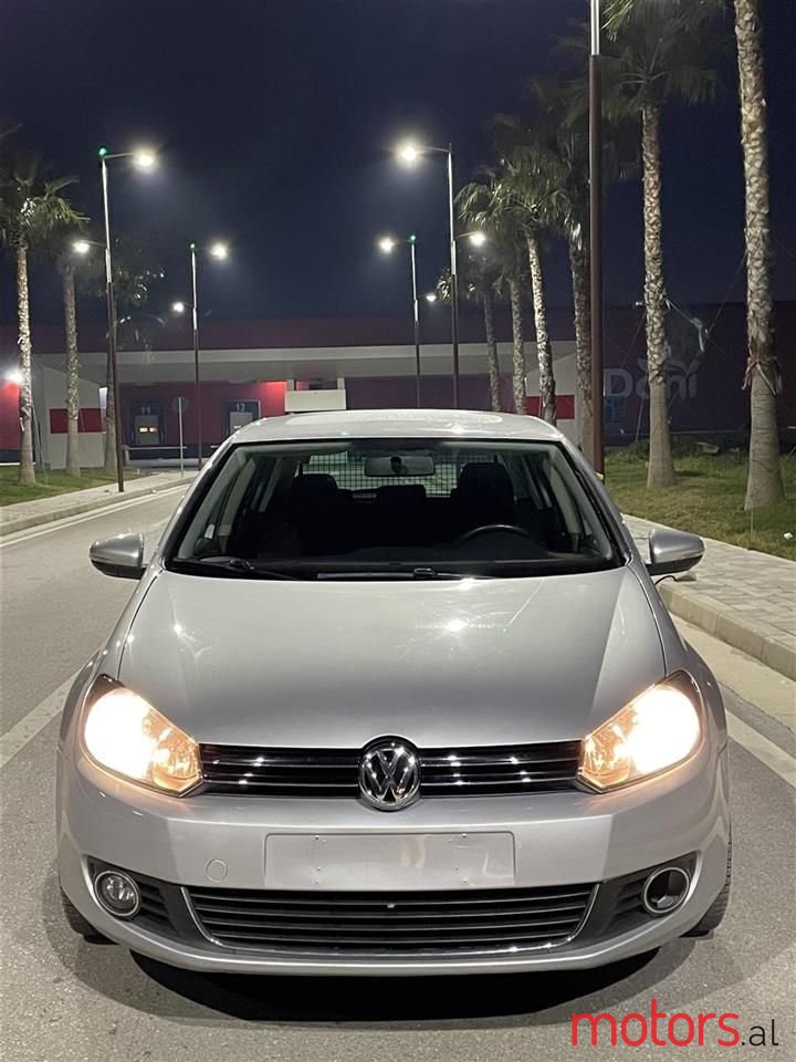 2009' Volkswagen Golf photo #5