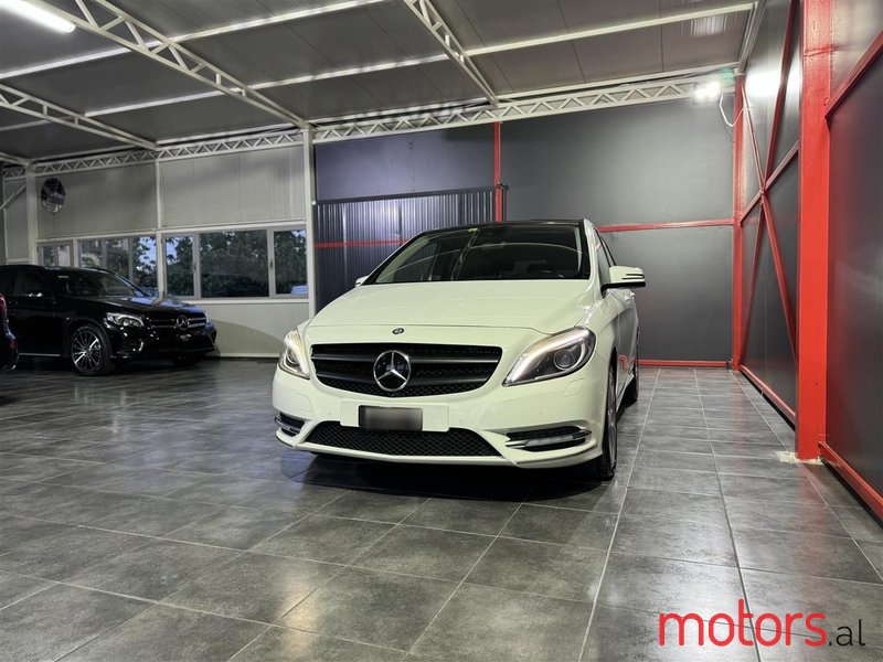 2012' Mercedes-Benz B 200 photo #2