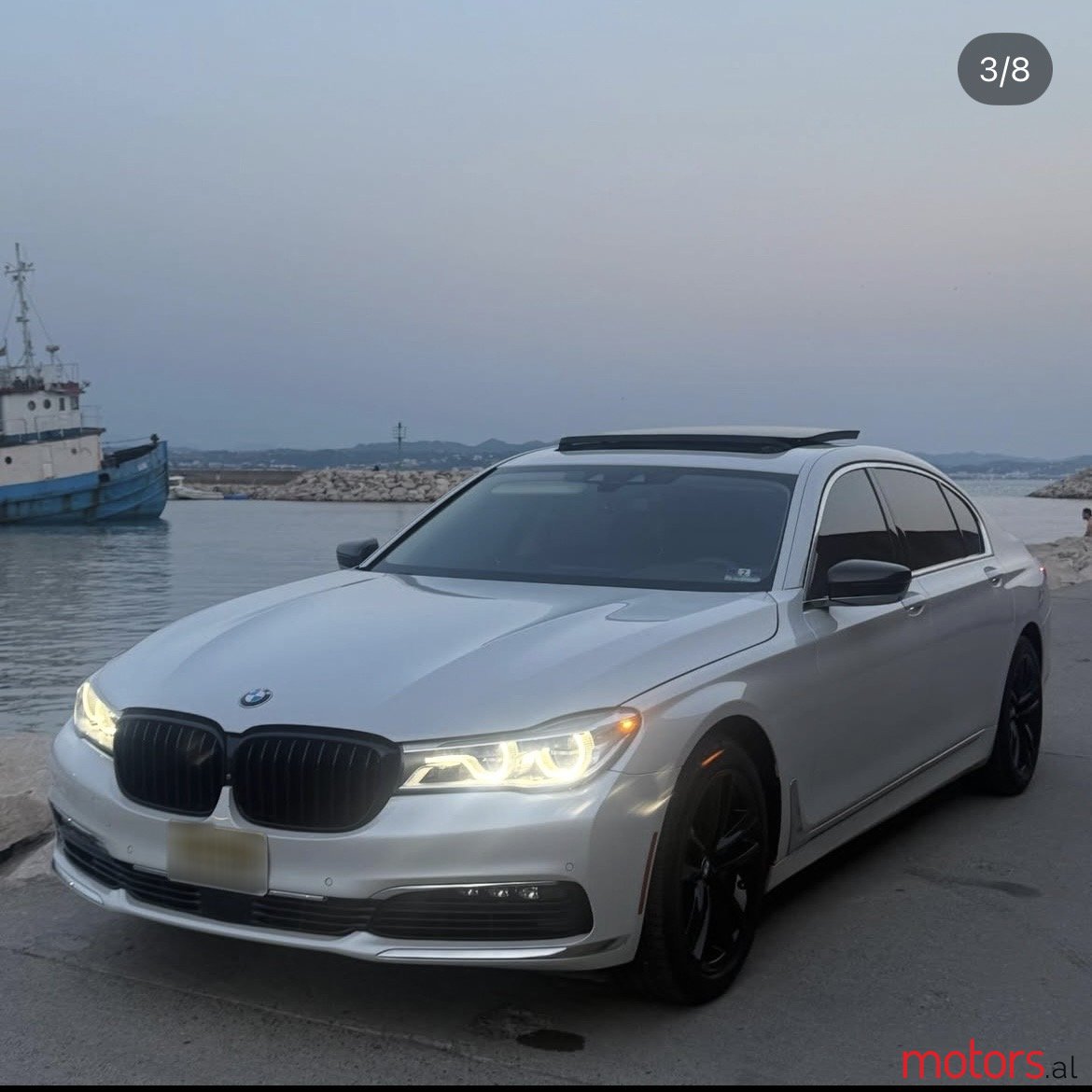 2017' BMW 750 photo #3