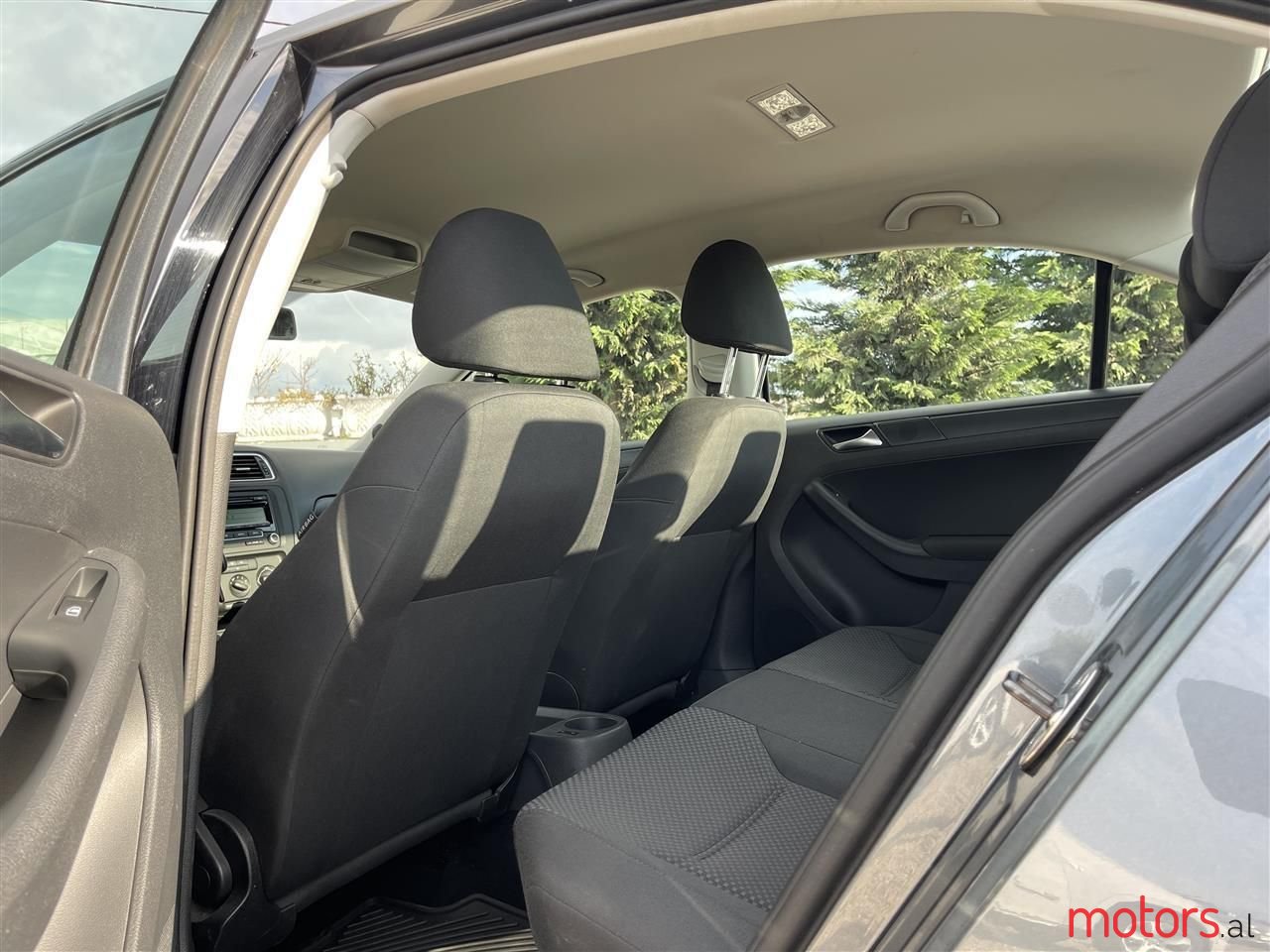 2011' Volkswagen Jetta photo #6