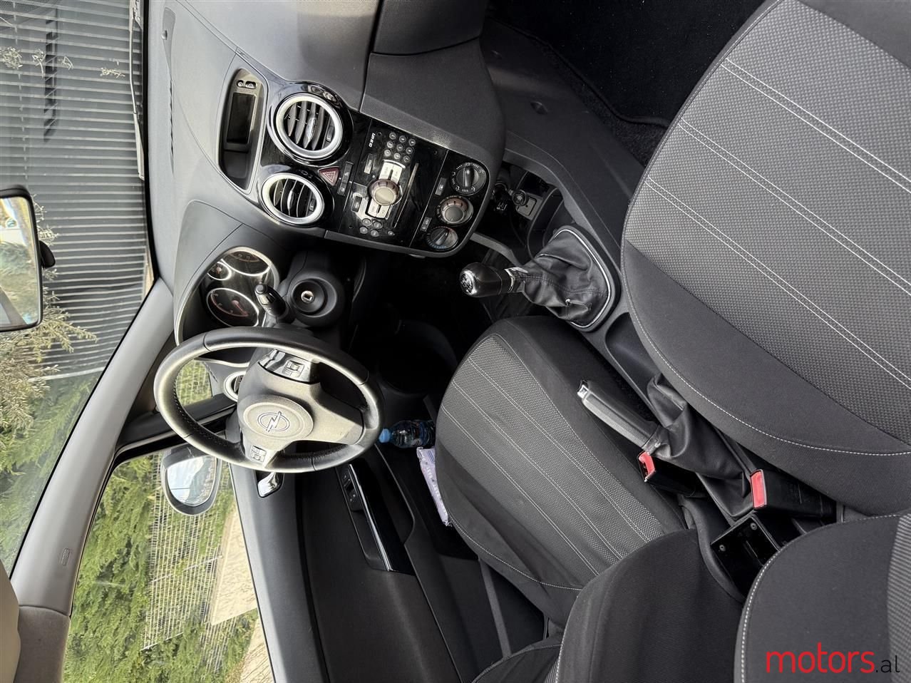 2012' Opel Corsa photo #2