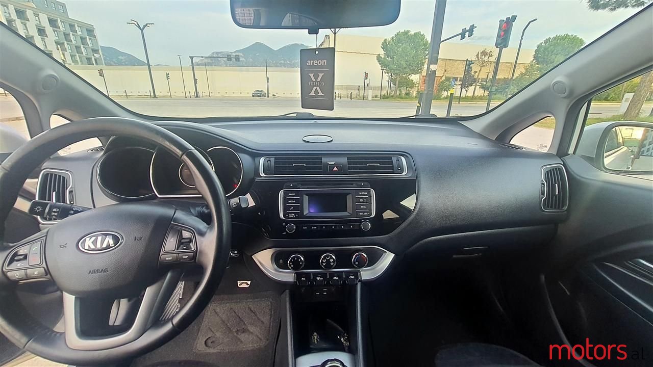2015' Kia Rio photo #1