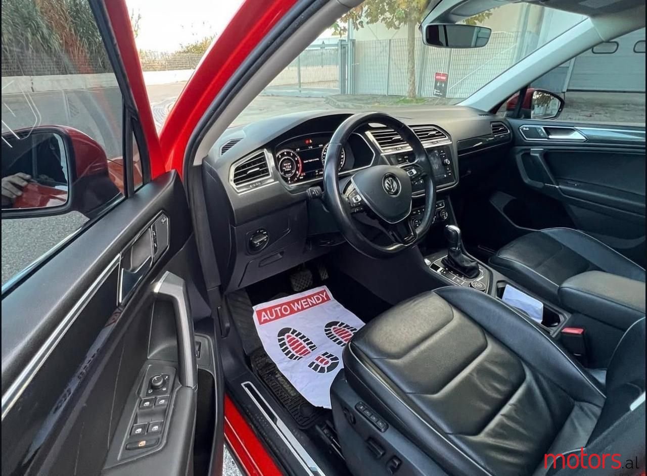 2018' Volkswagen Tiguan photo #5