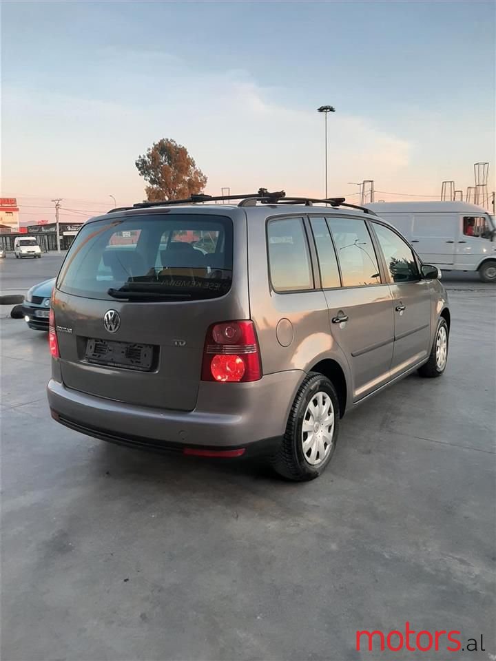 2007' Volkswagen Touran photo #5