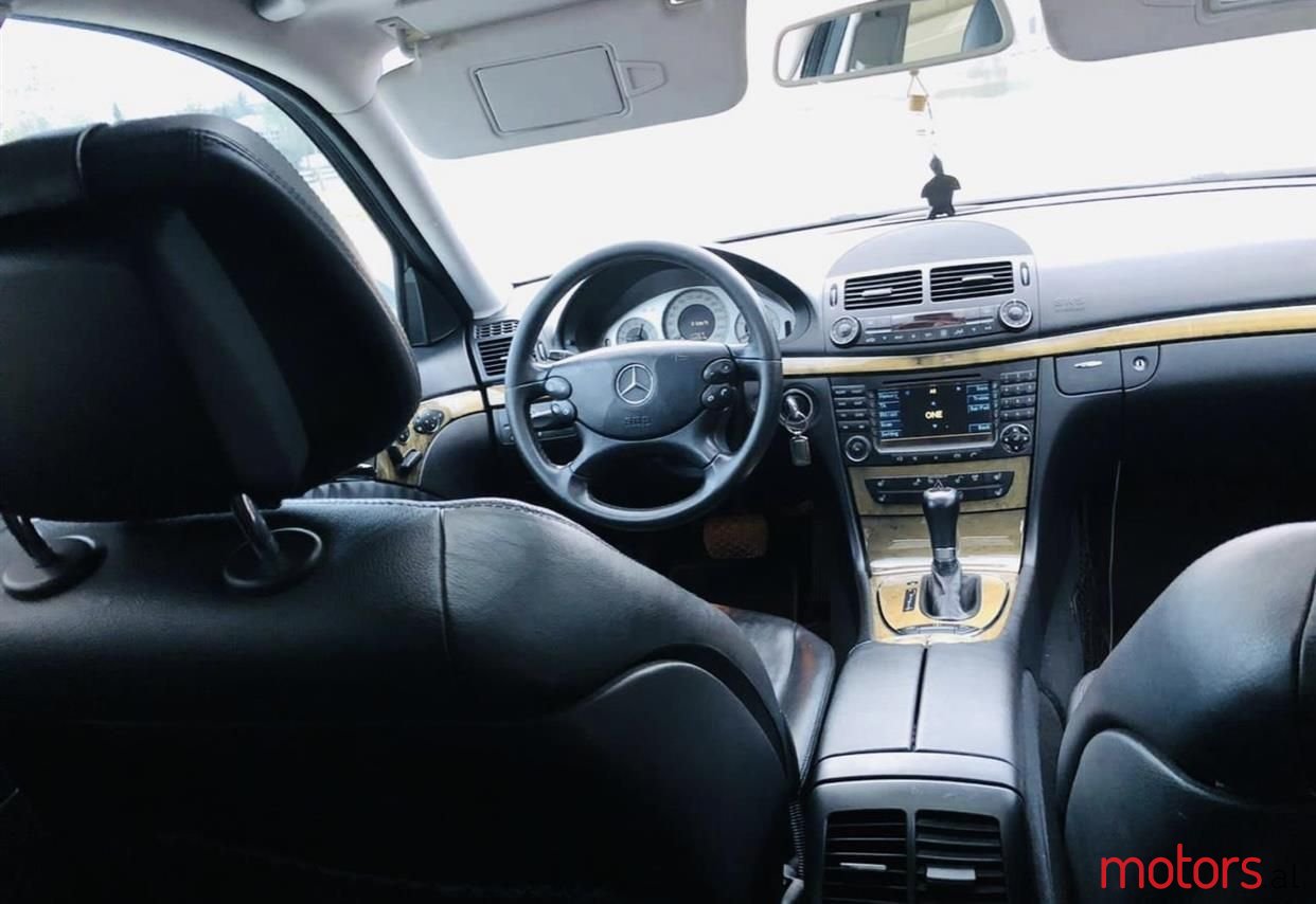 2008' Mercedes-Benz E 320 photo #6