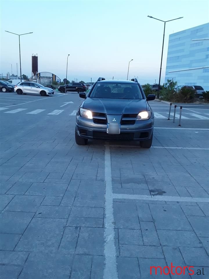 2004' Mitsubishi Outlander photo #1