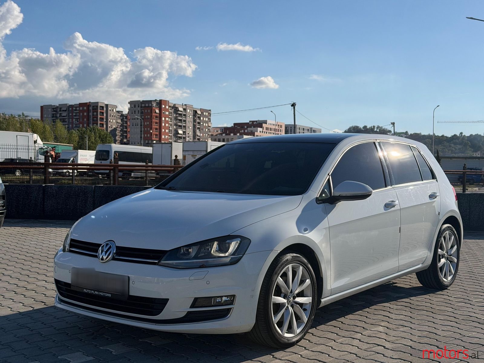 2013' Volkswagen Golf photo #1
