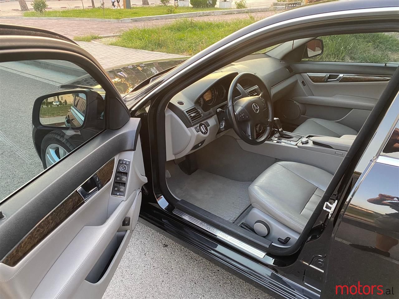 2008' Mercedes-Benz C 320 photo #4