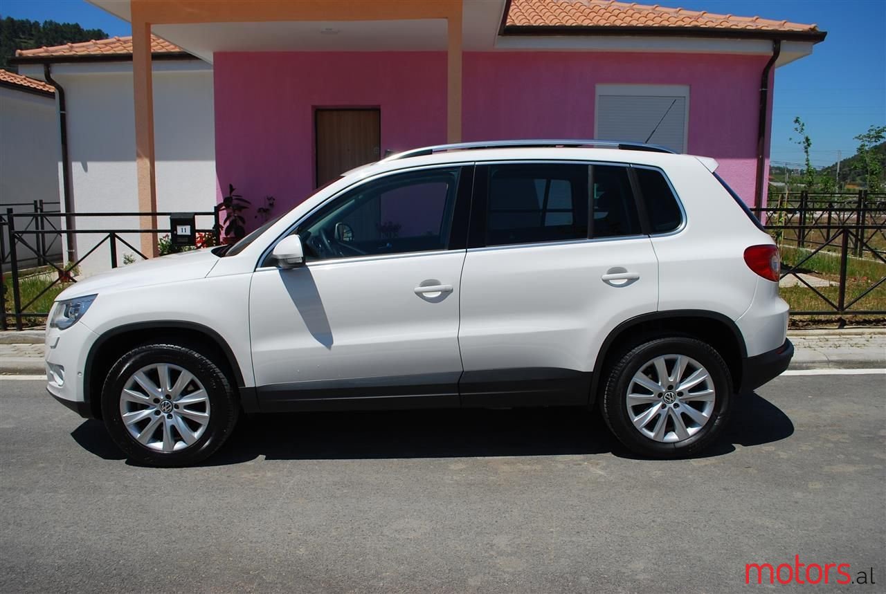 2009' Volkswagen Tiguan photo #2
