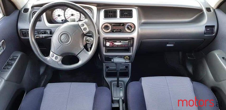 2002' Daihatsu Sirion photo #1
