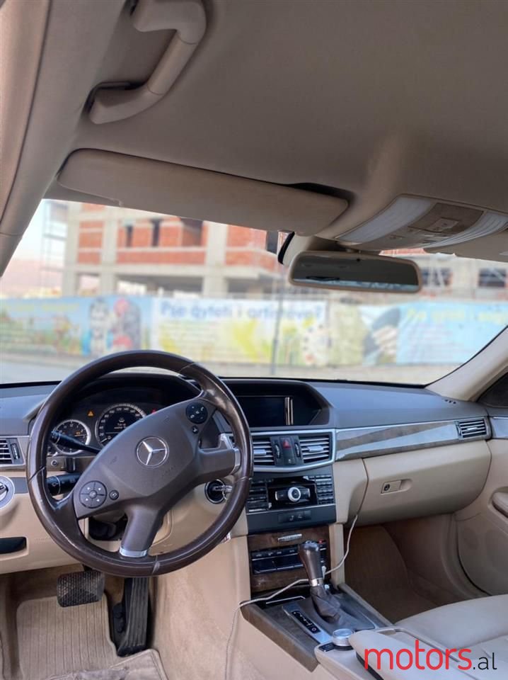 2010' Mercedes-Benz E 220 photo #5