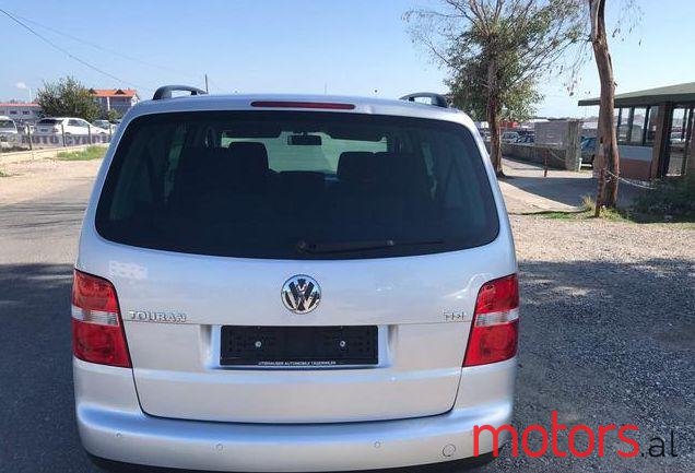 2005' Volkswagen Touran photo #1