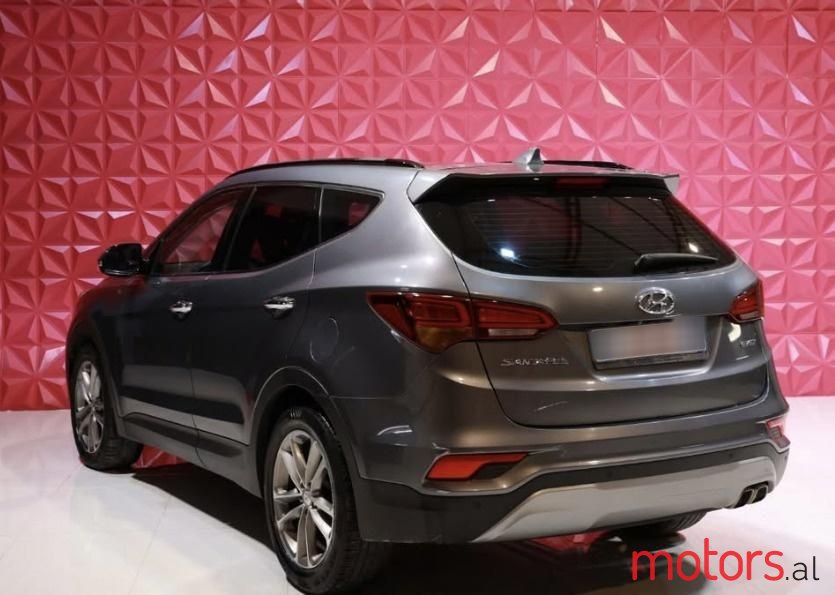 2016' Hyundai Santa Fe photo #3